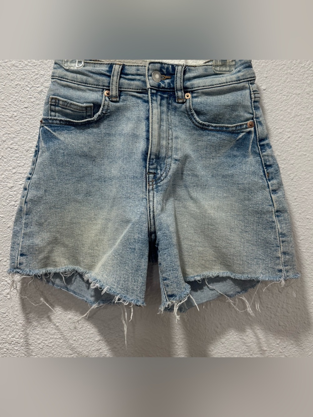 H&M Light Wash Denim Shorts with Frayed Hem | Women | Size 2